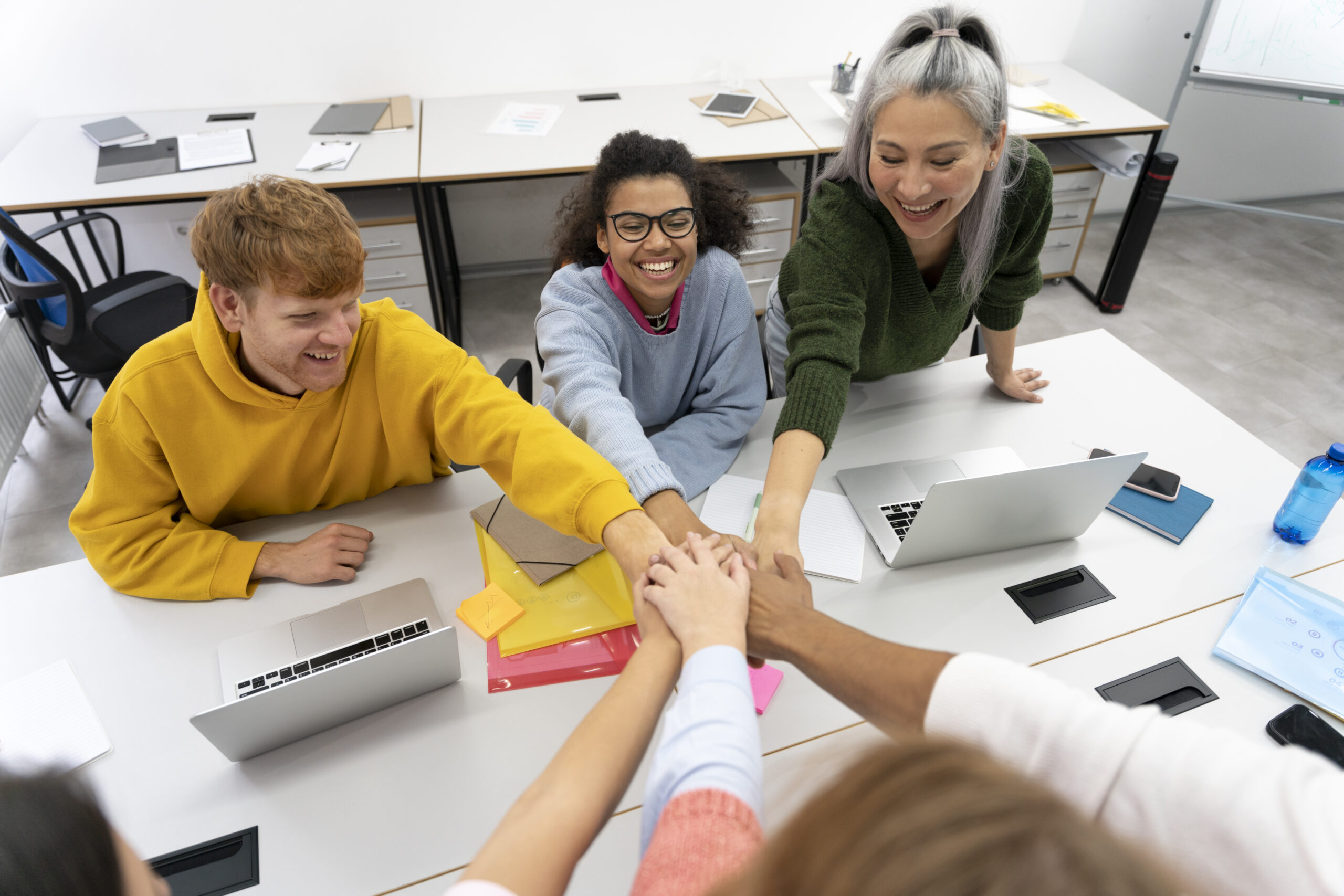 trabajadores-volviendo-la-oficina
